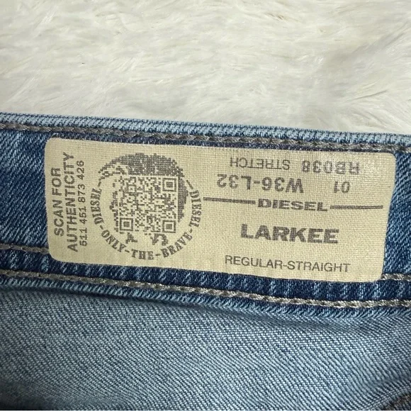 Diesel Larkee Regular Straight Jeans Men’s W36 L32 Blue Denim Button Fly - Picture 3 of 10